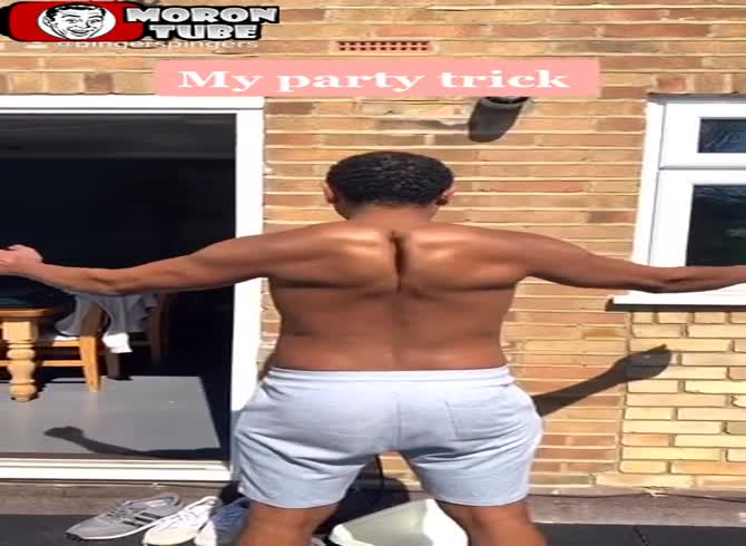 Video :The shoulder blades on this dude are quite unique!